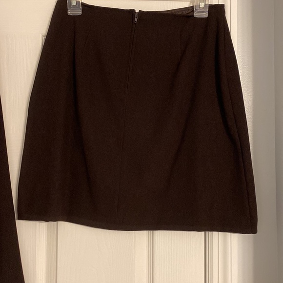 Women’s Suits Us Jacket & Skirt - Picture 5 of 6